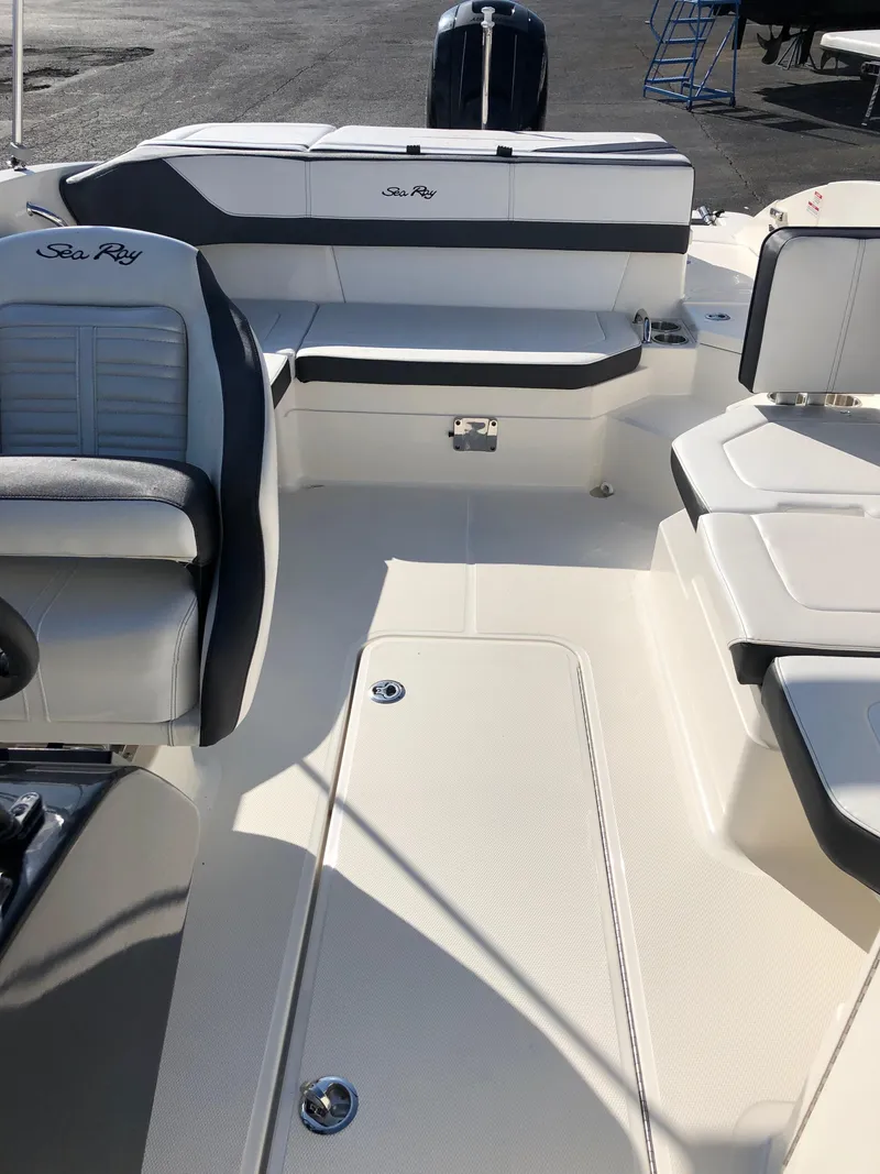 Slide: The Image of Interior of a 2017 Sea Ray 21 SPX boat with white seating. - 18