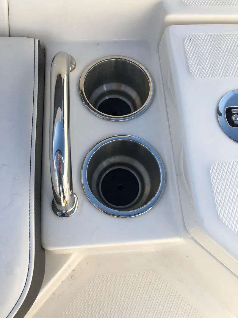 Slide: The Image of Cup holders and handle on Sea Ray 21 SPX boat, year 2017. - 23