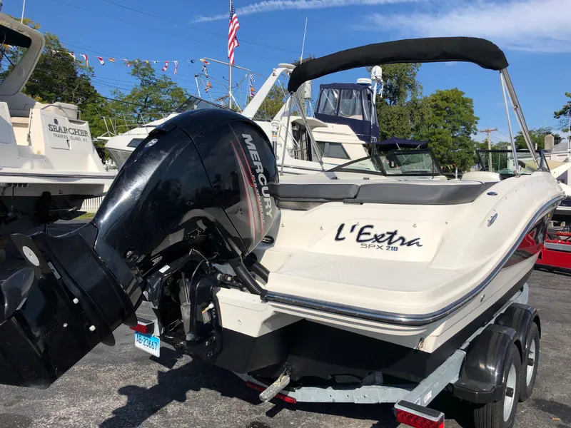 Slide: The Image of 2017 Sea Ray 21 SPX boat with Mercury outboard motor. - 8