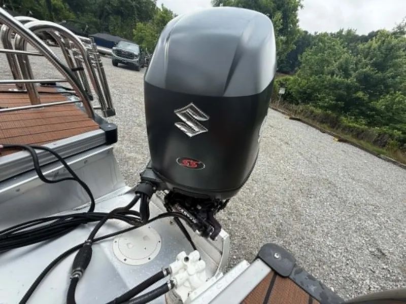 Slide: The Image of Suzuki outboard motor on Manitou SES 230 boat, 2019 model. - 21