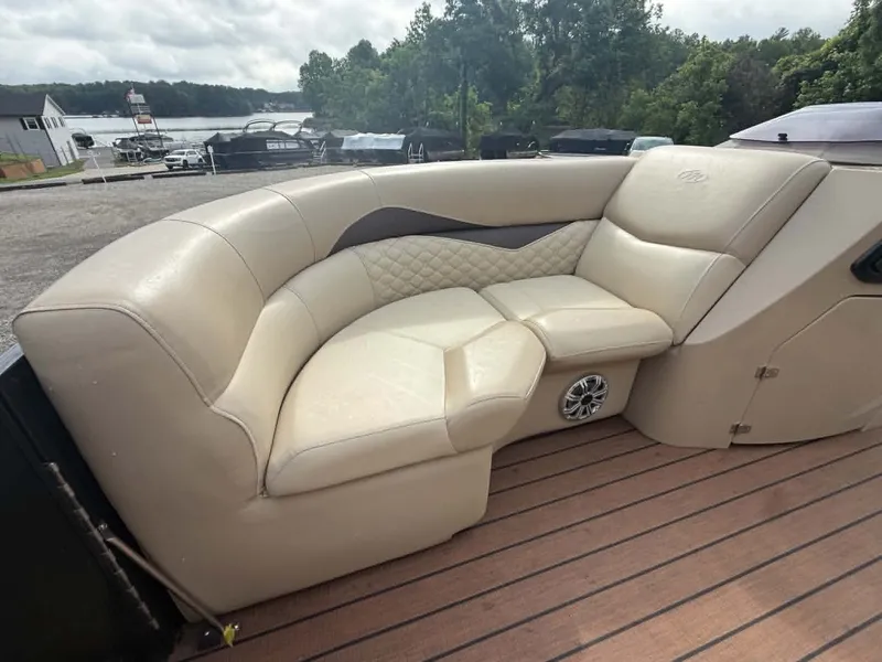 Slide: The Image of Luxurious seating area on a 2019 Manitou SES 230 boat. - 9