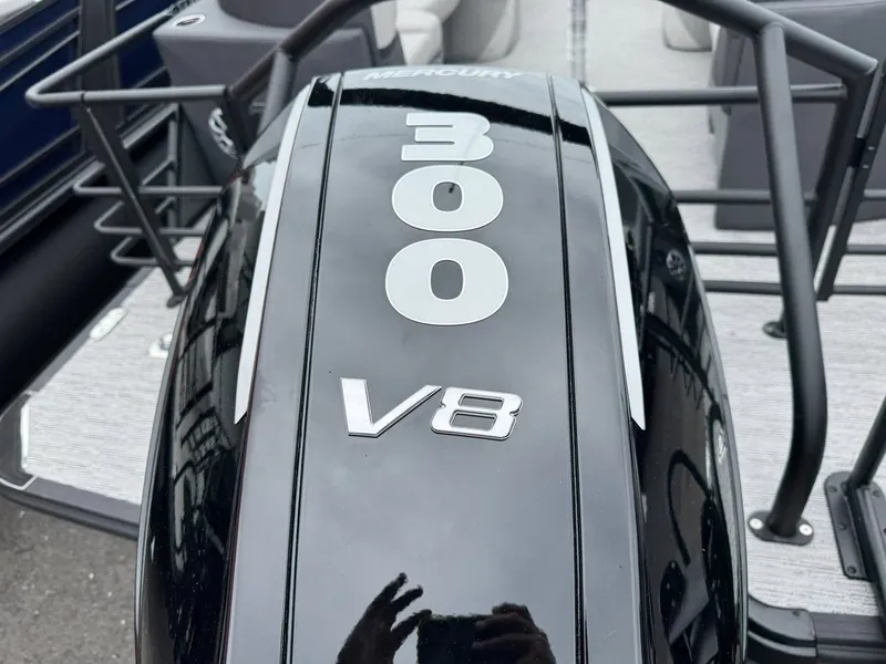 Slide: The Image of Mercury 300 V8 engine on Starcraft SLS-5 R boat, 2026 model. - 11