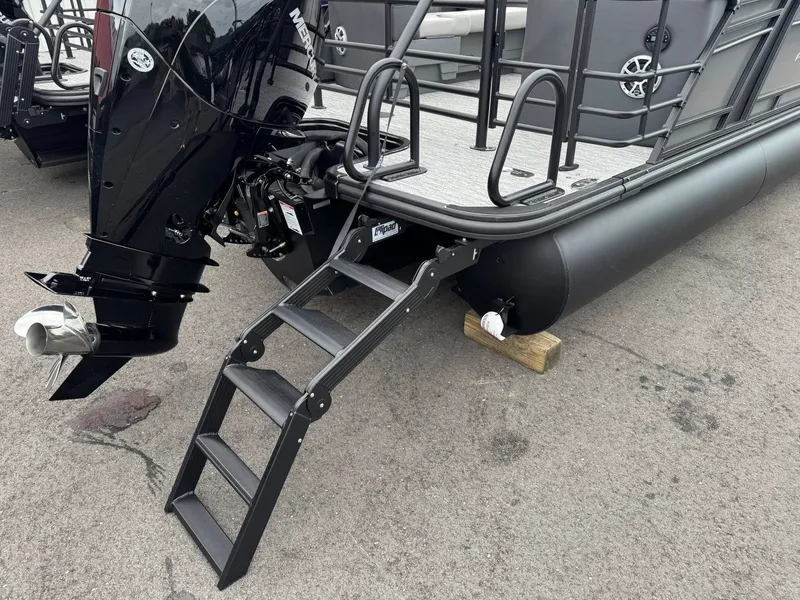 Slide: The Image of Starcraft SLS-5 R 2026 with outboard motor and ladder. - 15