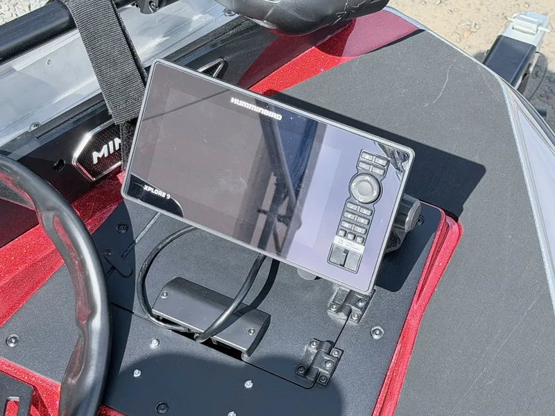 Slide: The Image of 2026 Skeeter ZXE21 boat with Humminbird Xplore 9 display. - 11