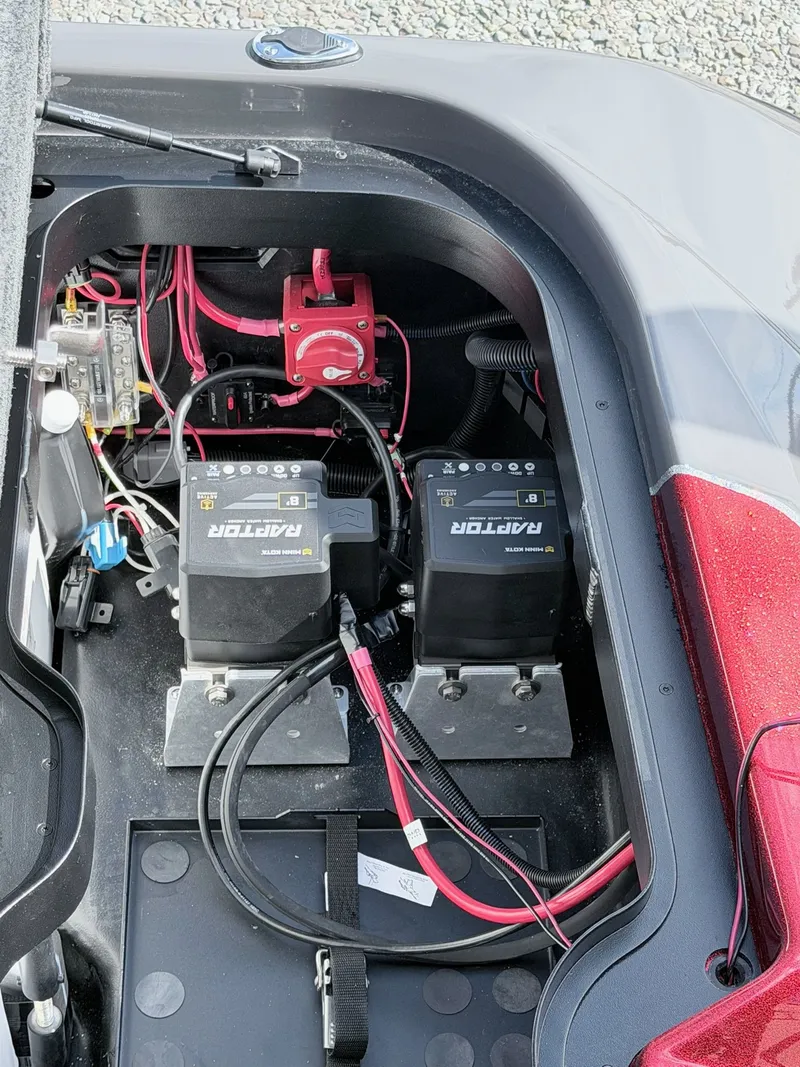 Slide: The Image of Battery compartment of Skeeter ZXE21 boat, model year 2026. - 19