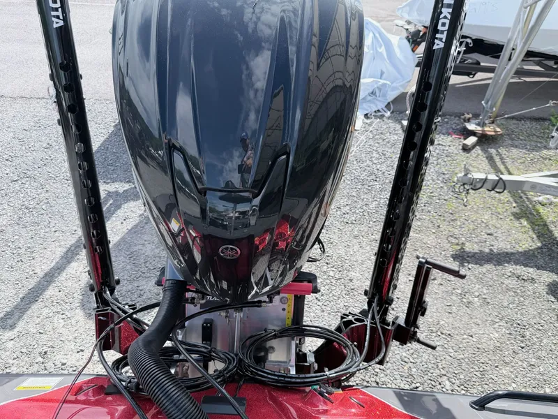 Slide: The Image of Skeeter ZXE21 2026 outboard motor on red boat. - 21