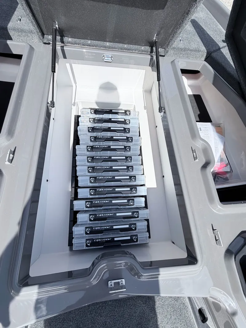 Slide: The Image of Battery compartment of the 2026 Skeeter ZXE21 boat model. - 27