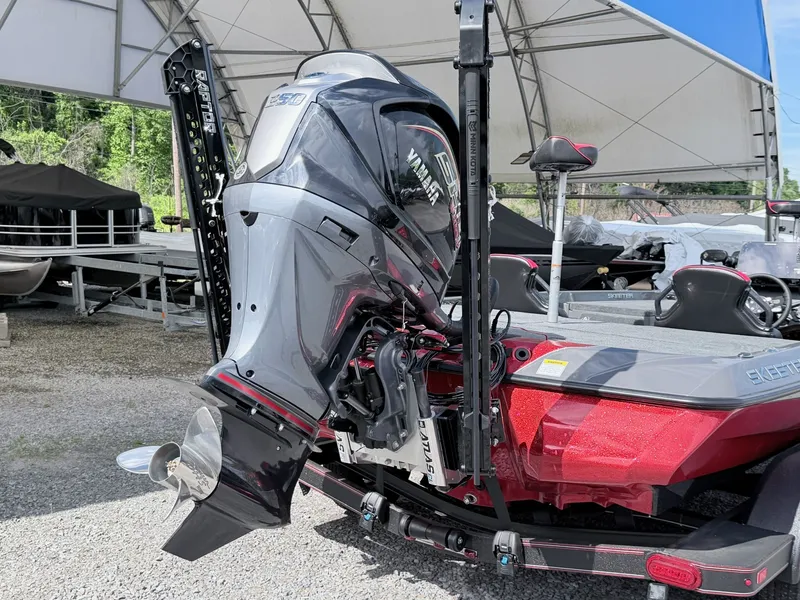 Slide: The Image of Skeeter ZXE21 2026 boat with Yamaha outboard motor. - 9