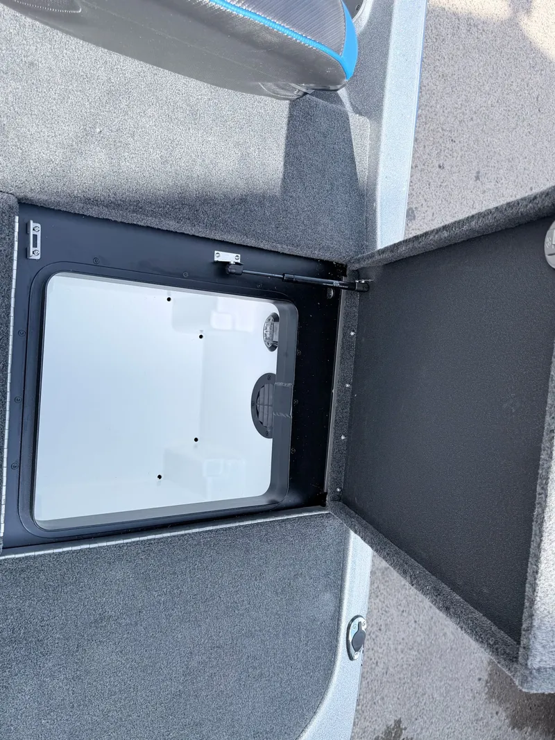 Slide: The Image of Skeeter ZXE20 2026 boat compartment door open. - 13