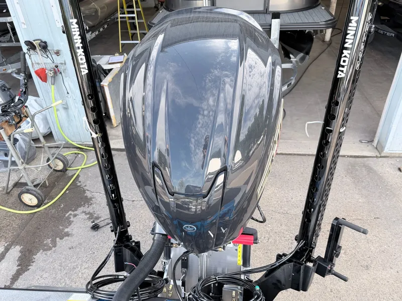 Slide: The Image of Skeeter ZXE20 2026 boat with Minn Kota motors. - 16