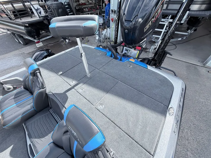 Slide: The Image of Skeeter ZXE20 2026 boat with seating and motor view. - 17