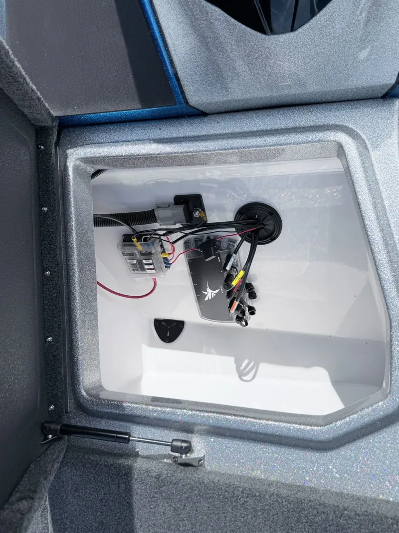 Slide: The Image of Electronics compartment of Skeeter ZXE20 boat, model 2026. - 8