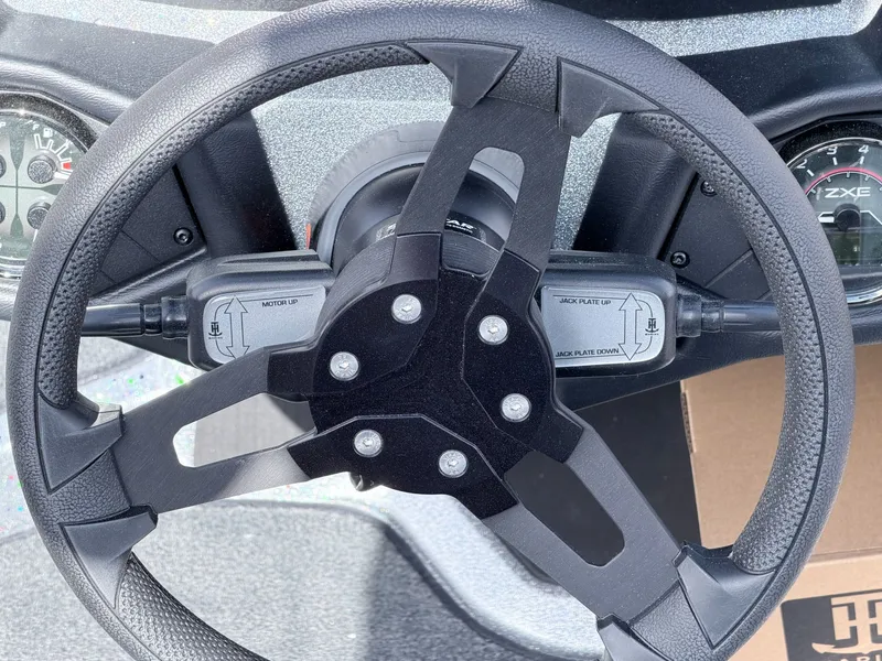 Slide: The Image of Steering wheel of Skeeter ZXE20 boat, year 2026. - 9