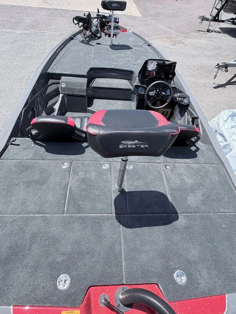 Slide: The Image of Interior of 2026 Skeeter ZXE20 boat with modern cockpit. - 15
