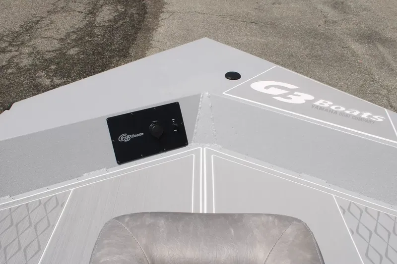 Slide: The Image of G3 Bay 21 GX boat deck, 2026 model, gray surface. - 17
