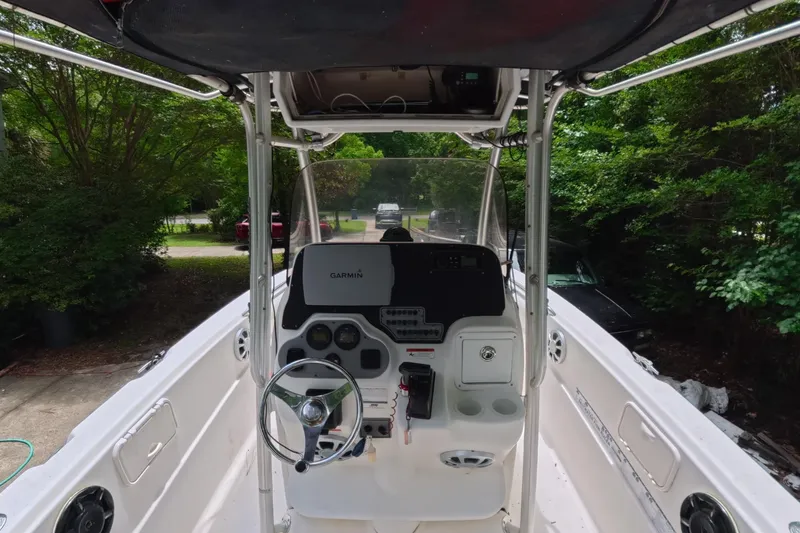 Slide: The Image of 2005 Wellcraft 232 Fisherman boat cockpit with steering wheel and Garmin navigation system. - 4