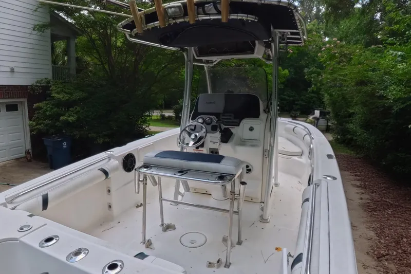 Slide: The Image of 2005 Wellcraft 232 Fisherman boat with center console and seating, parked outdoors. - 5
