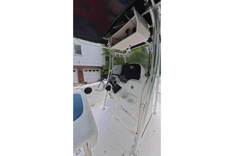 Slide: The Image of 2005 Wellcraft 232 Fisherman boat cockpit with steering wheel and control panel. - 9