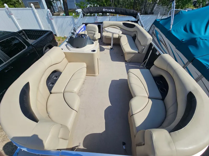 Slide: The Image of Interior of a 2019 Sylvan MIRAGE 818 CRS pontoon boat. - 4