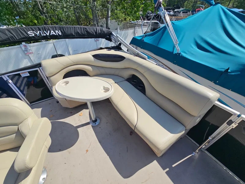 Slide: The Image of Interior of Sylvan MIRAGE 818 CRS pontoon boat, 2019 model. - 7
