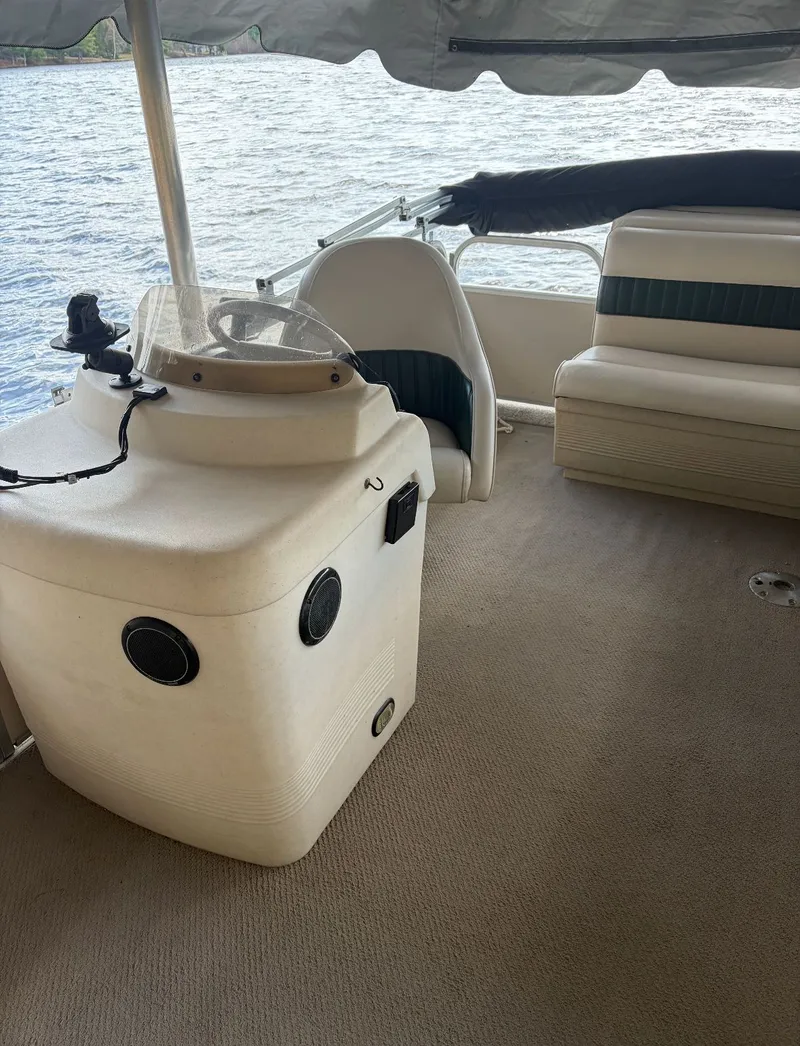 Slide: The Image of Interior of a 2002 Premier L208 Leisure boat. - 21