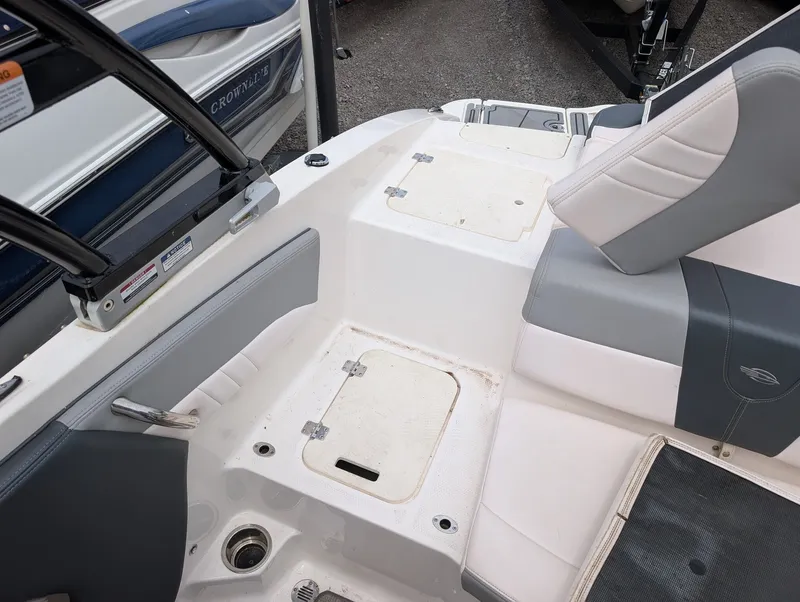 Slide: The Image of Interior of a 2020 Chaparral SSi 210 boat with gray and white seating. - 10
