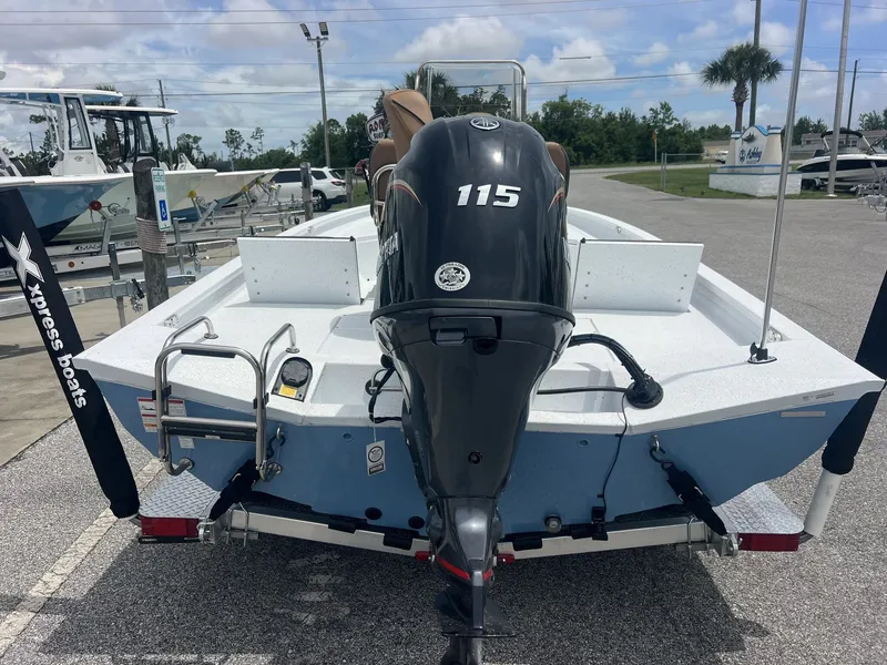 Slide: The Image of 2026 Xpress H20B Bay boat with Yamaha 115 engine. - 3