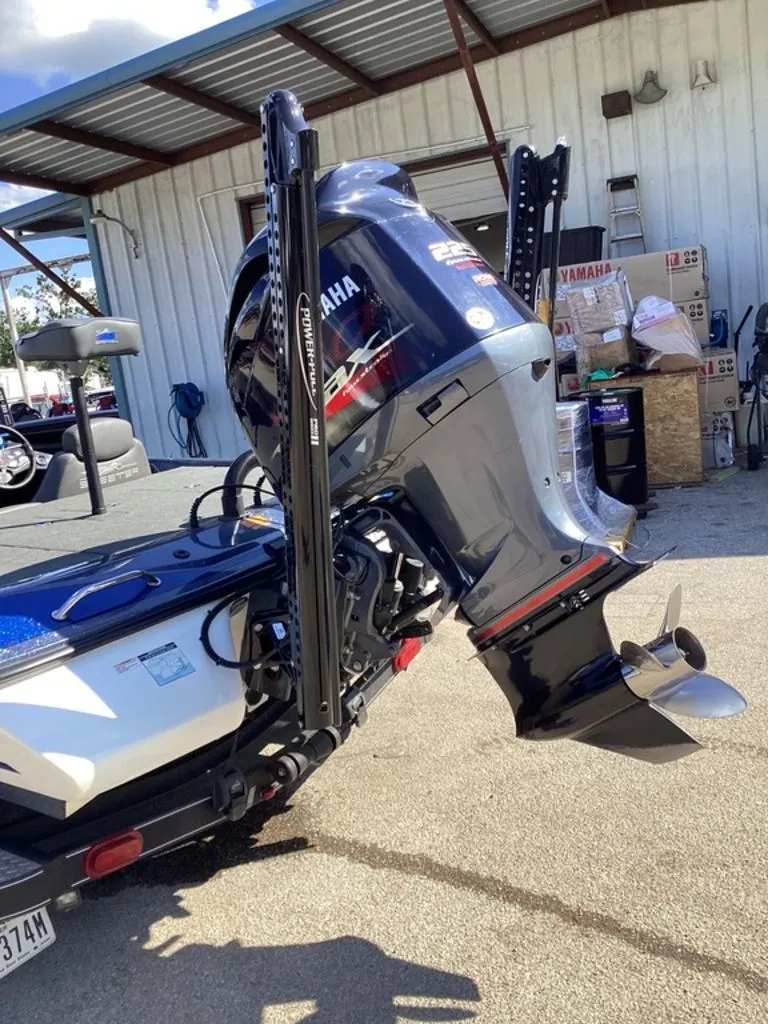 Slide: The Image of 2019 Skeeter ZX225 boat with Yamaha outboard motor. - 14