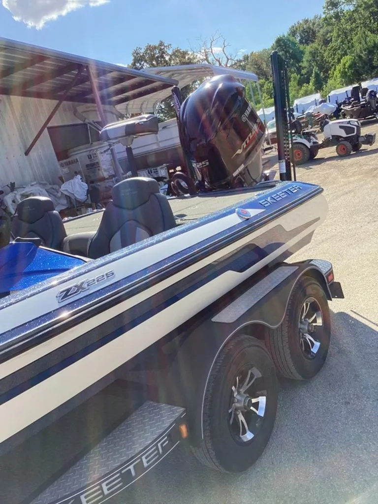 Slide: The Image of 2019 Skeeter ZX225 boat on trailer outdoors. - 20