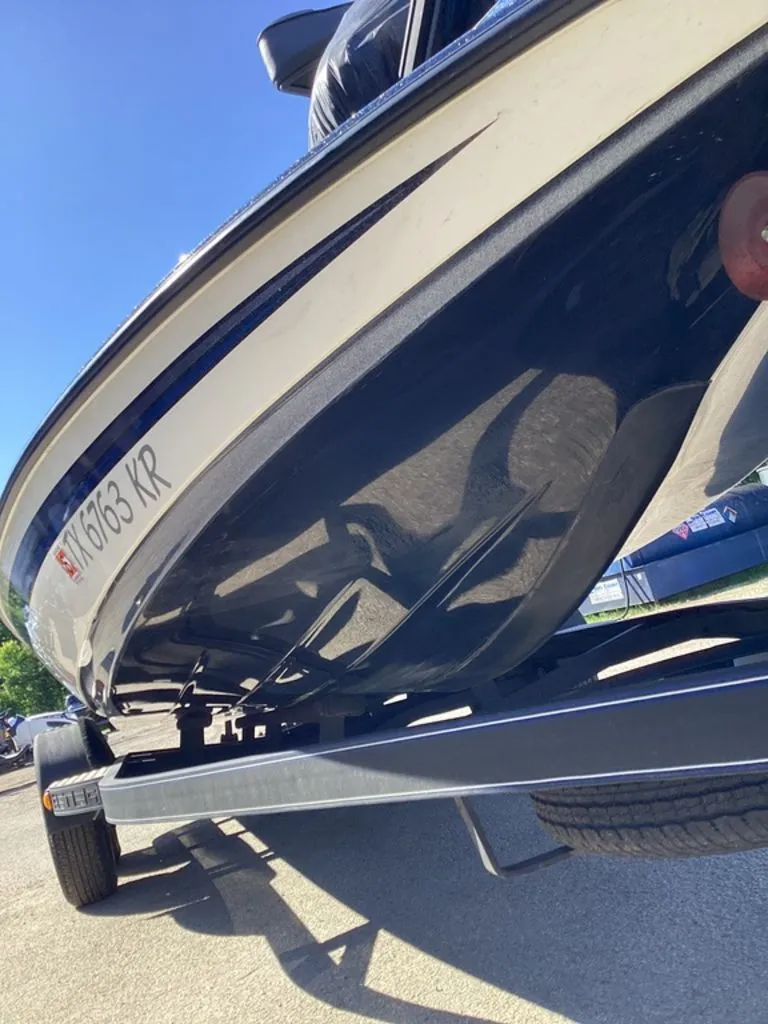 Slide: The Image of 2019 Skeeter ZX225 boat on trailer, close-up of hull. - 4