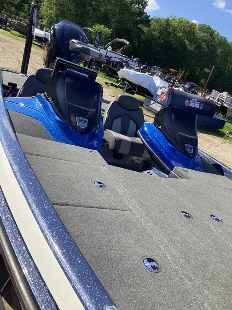 Slide: The Image of 2019 Skeeter ZX225 boat with blue finish and gray deck. - 5