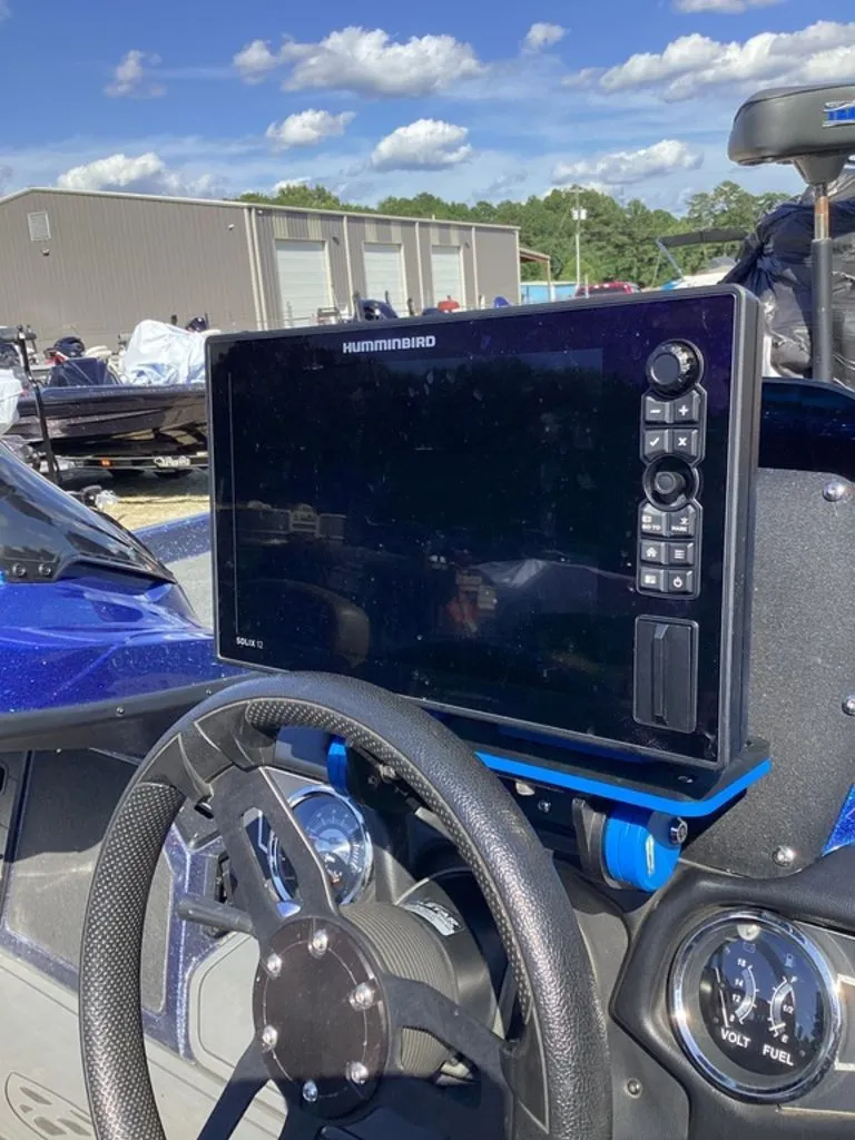 Slide: The Image of 2019 Skeeter ZX225 boat with Humminbird fish finder. - 7