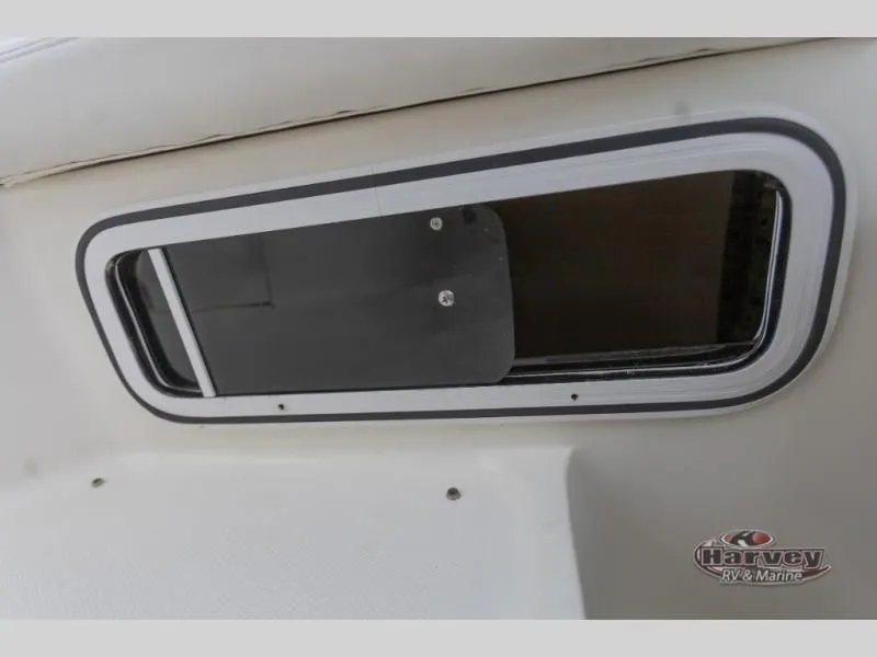 Slide: The Image of Window of a 2005 SUNDANCER 260 boat, detailed view. - 24