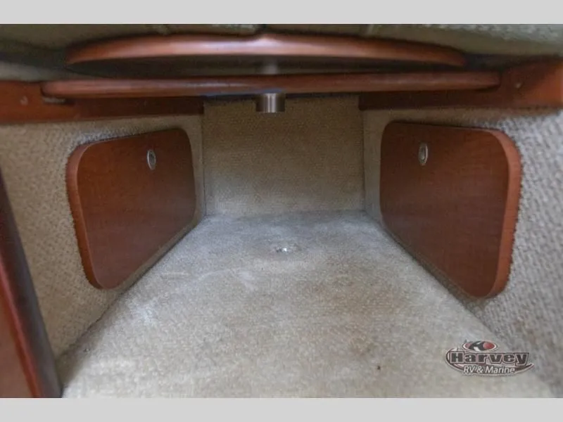 Slide: The Image of Interior of a 2005 SUNDANCER 260 boat with carpeted flooring. - 28