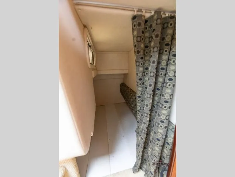 Slide: The Image of Interior of a 2005 SUNDANCER 260 with curtain and window. - 37