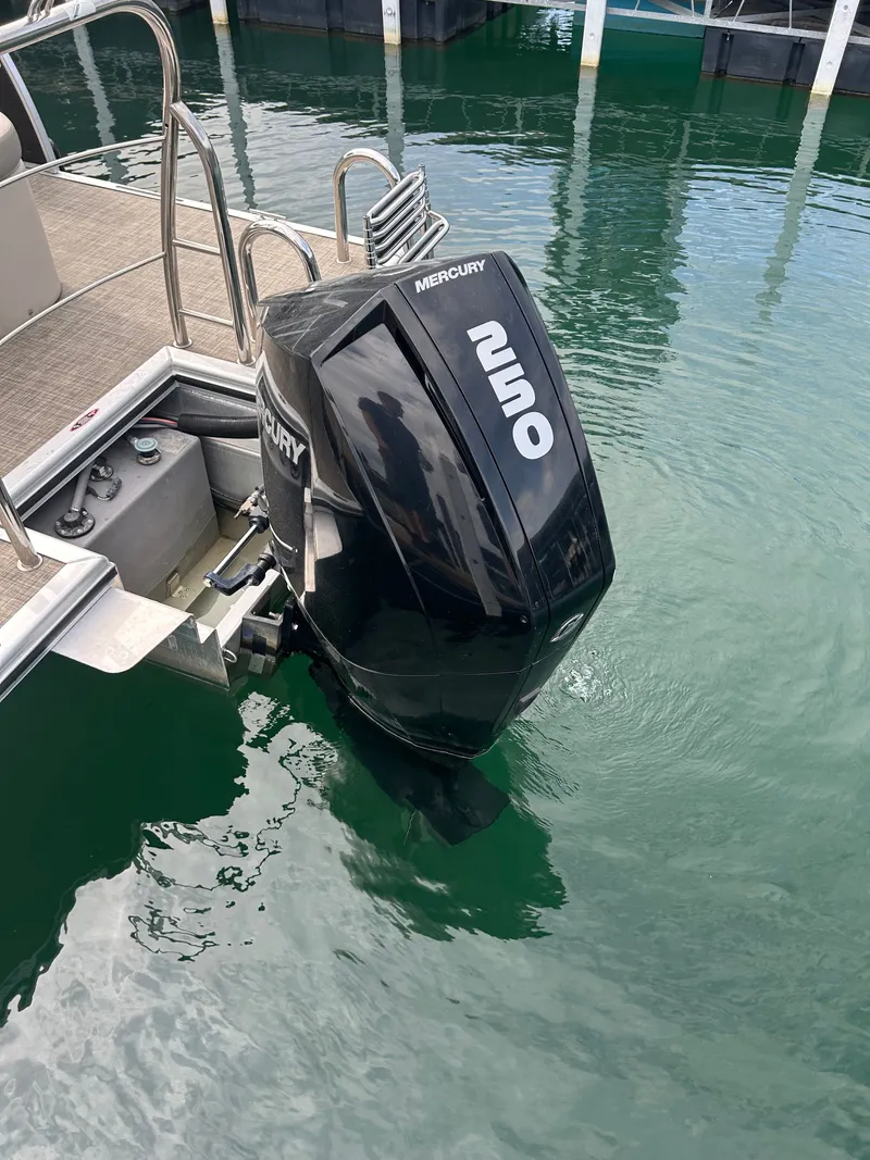 Slide: The Image of Mercury 250 outboard motor on Harris Sunliner 250, 2020 model. - 14