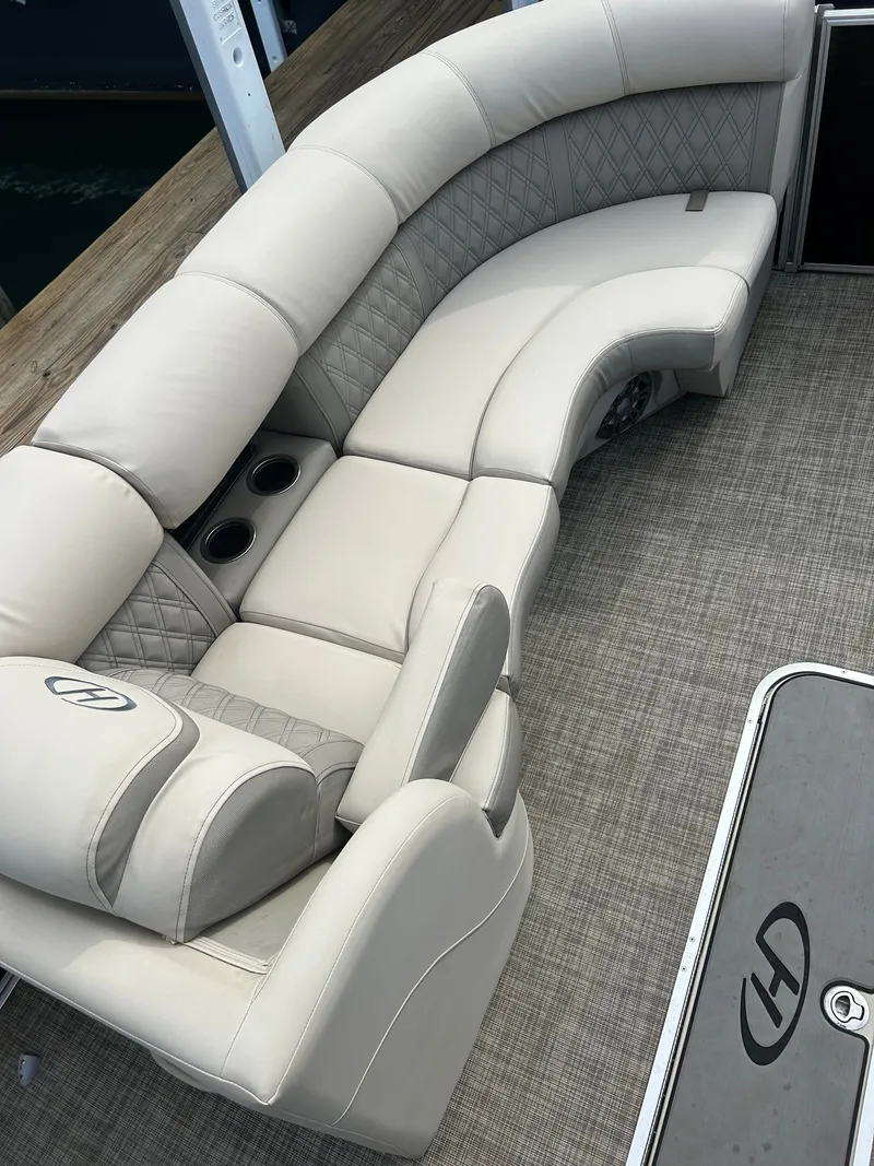 Slide: The Image of Interior of a 2020 Harris Sunliner 250 pontoon boat. - 3