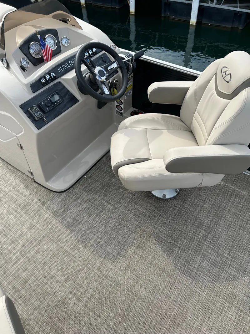 Slide: The Image of Interior of a 2020 Harris Sunliner 250 boat. - 6