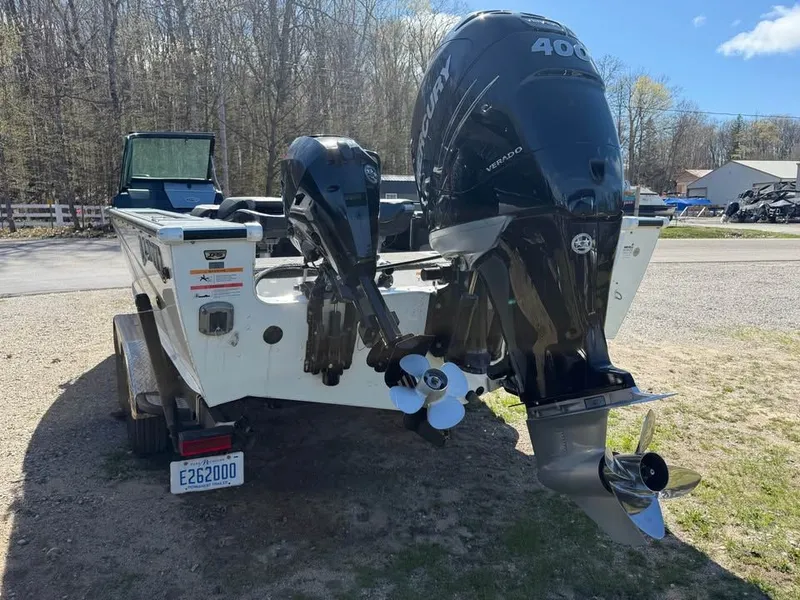 Slide: The Image of 2020 Lund 2175PROV boat with Mercury Verado 400 engine. - 3