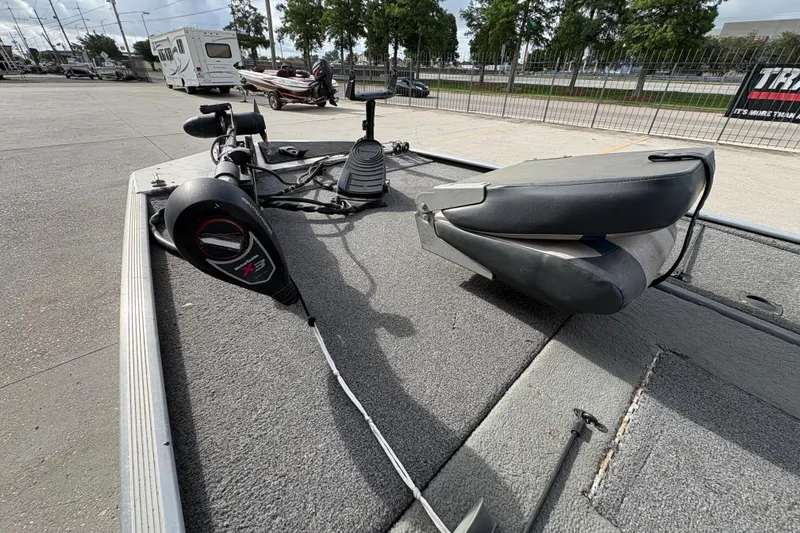 Slide: The Image of 2020 Tracker Bass Tracker Classic XL boat deck with trolling motor and seat. - 11