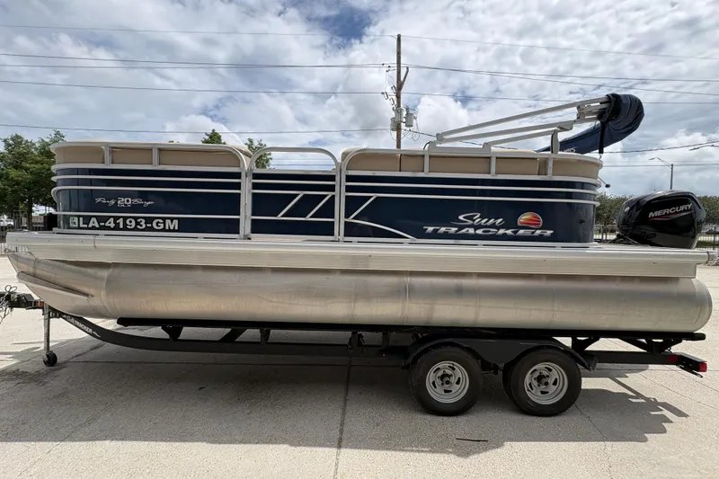 Slide: The Image of 2021 Sun Tracker Party Barge 20 DLX pontoon boat on trailer, side view. - 7