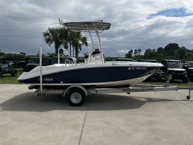 Slide: The Image of Yamaha Fishsport 190 2017 - 3