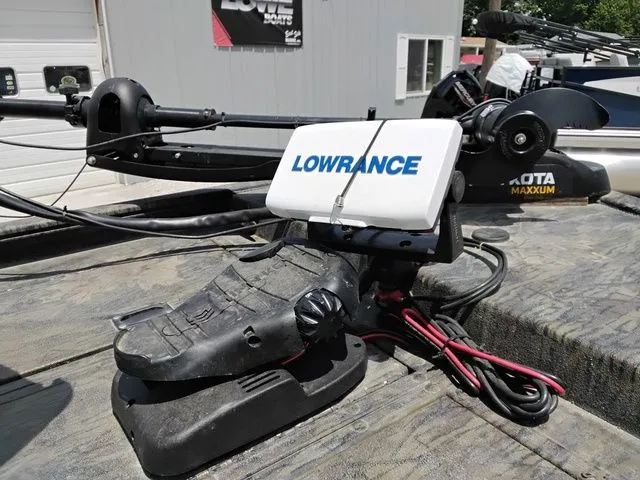 Slide: The Image of Lowe Roughneck 1655 2011 - 3