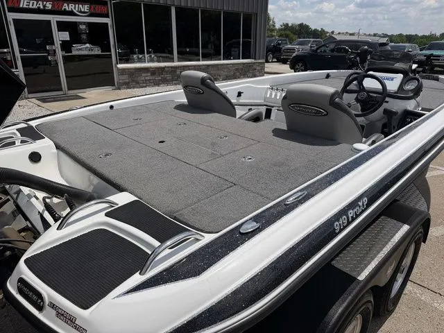 Slide: The Image of Phoenix Bass Boat 919 ProXP 2022 - 4