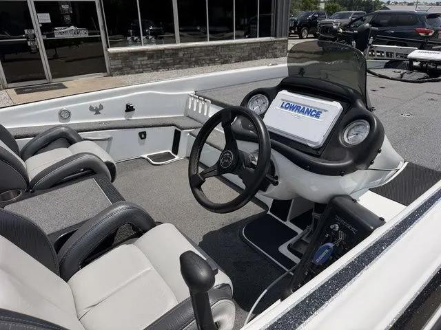 Slide: The Image of Phoenix Bass Boat 919 ProXP 2022 - 5