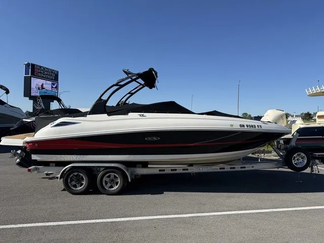 Slide: The Image of Sea Ray SDX 240 2017 - 2