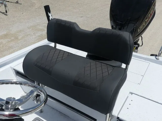 Slide: The Image of Seat of Xpress Hyper-Lift H24B boat, model year 2026. - 14