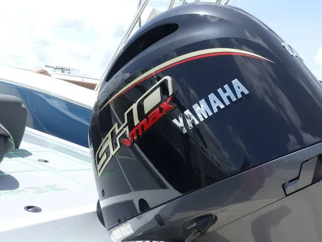 Slide: The Image of Yamaha VMAX outboard motor on Xpress Hyper Lift H20B boat, 2026 model. - 9