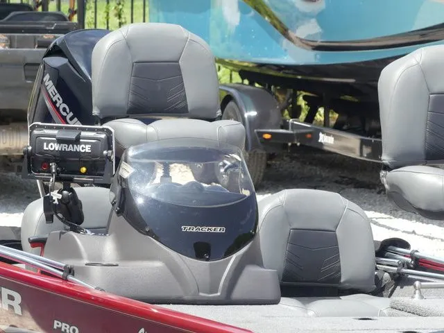 Slide: The Image of Tracker Pro 170 2022 - 14