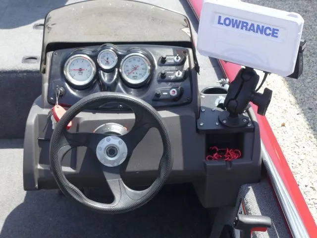 Slide: The Image of Tracker Pro 170 2022 - 33